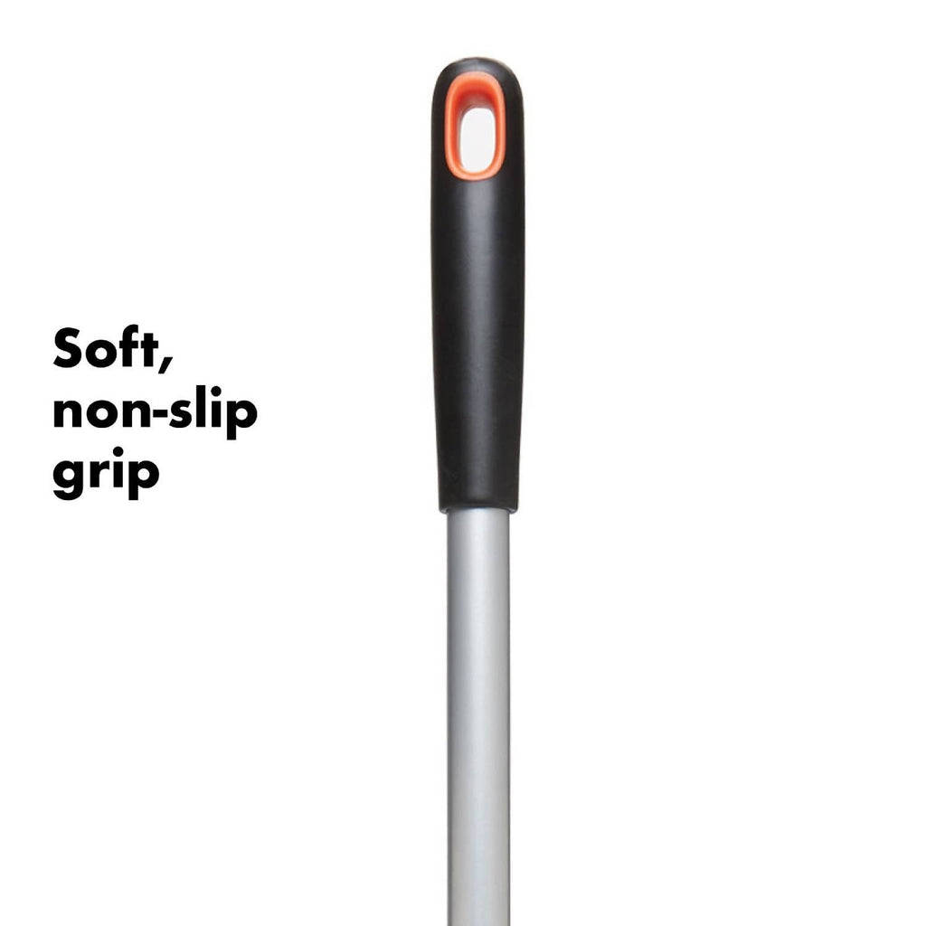 OXO Good Grips Extendable Tub and Tile Scrub