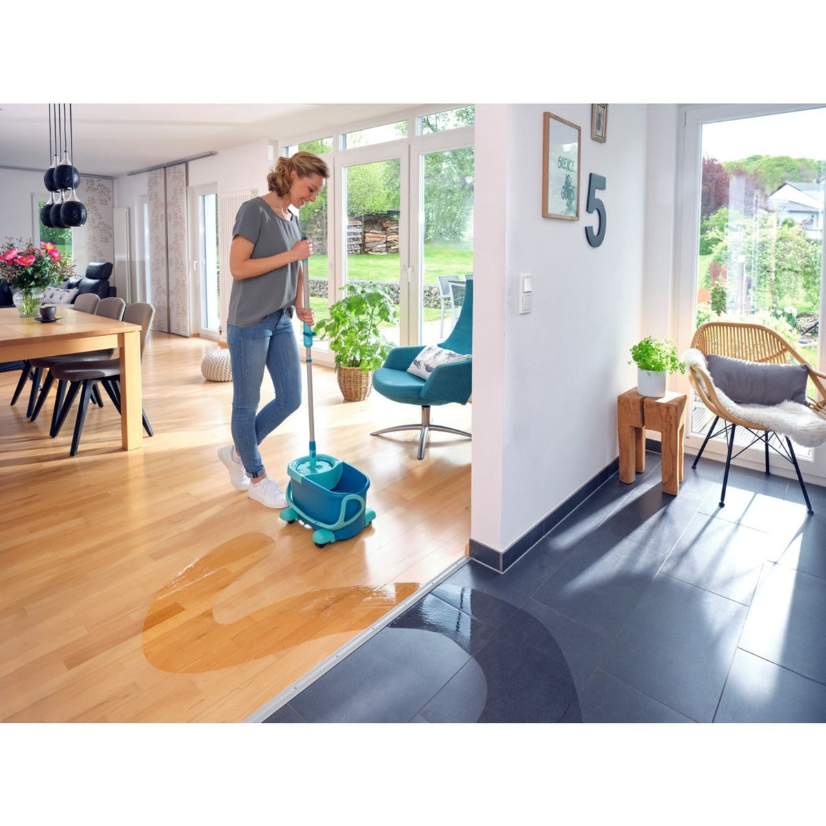 Leifheit Clean Twist Disc Mop with Wheeled Bucket