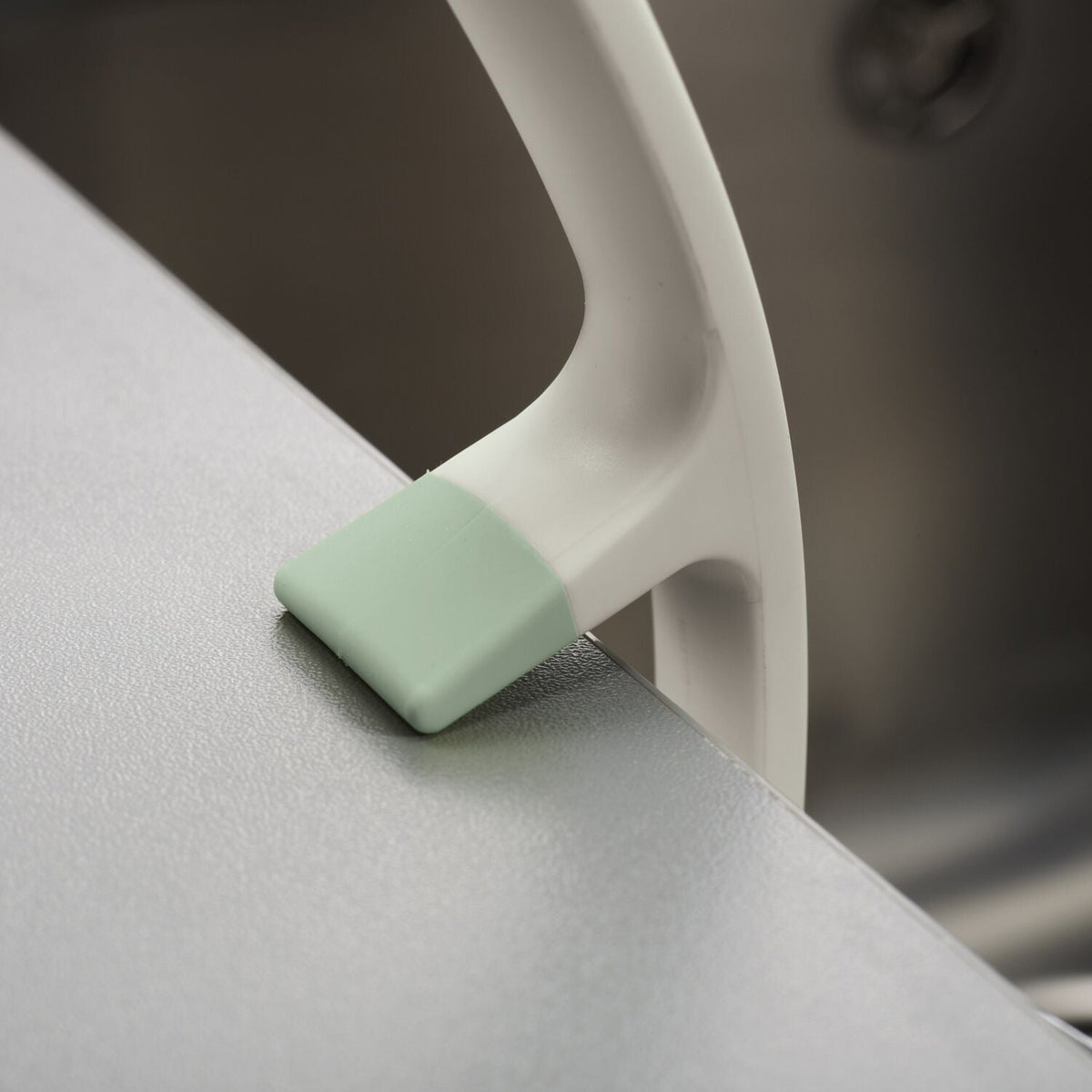 Joseph Joseph Edge™ Stone Green Washing-up Brush