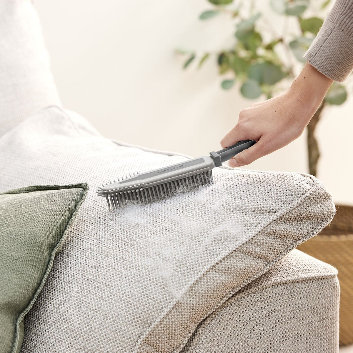 Lakeland Rubber Handheld Brush Grey