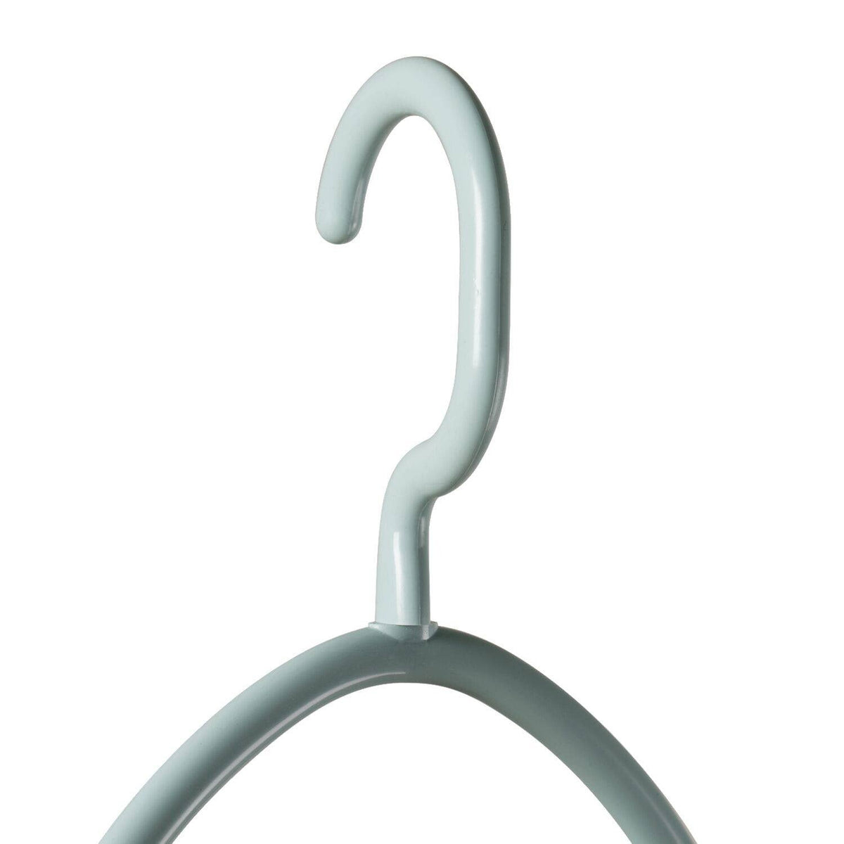 6 Recycled Plastic Clothes Hangers